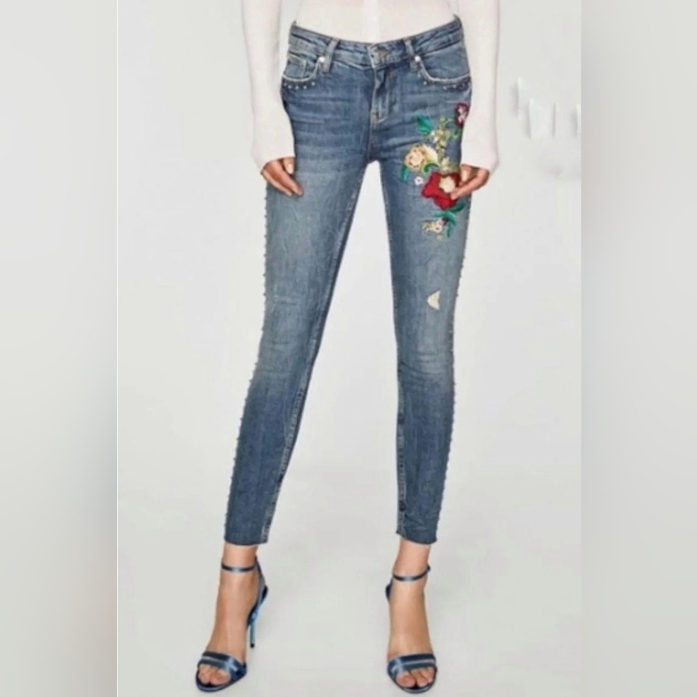 Zara Distressed Embroidered Studded Skinny Jeans Size 4 Floral Boho Rock N Roll - Picture 2 of 16